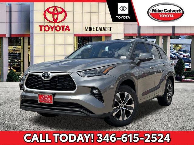 2026 Toyota Highlander XLE AWD's photo