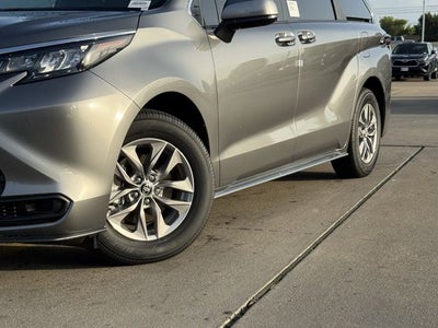 2026 Toyota Sienna LE 8 Passenger