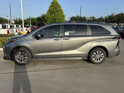 2026 Toyota Sienna LE 8 Passenger