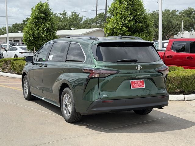 2026 Toyota Sienna XLE 8 Passenger