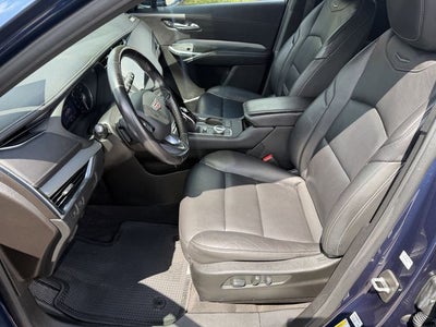 2022 Cadillac XT4 Premium Luxury