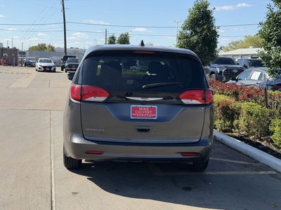 2023 Chrysler Voyager LX