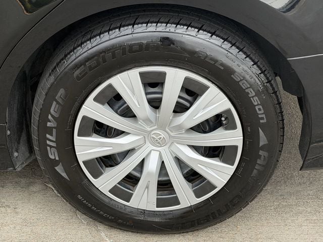 2020 Toyota Camry Hybrid LE