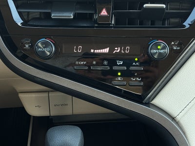2022 Toyota Camry Hybrid LE