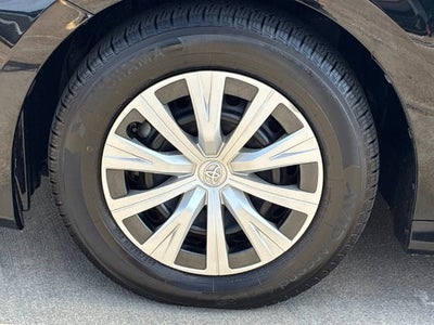 2022 Toyota Camry Hybrid LE
