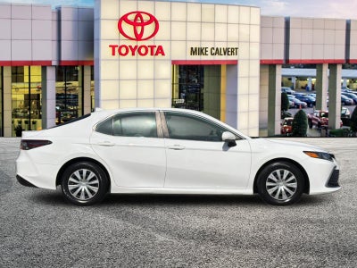 2022 Toyota Camry Hybrid LE