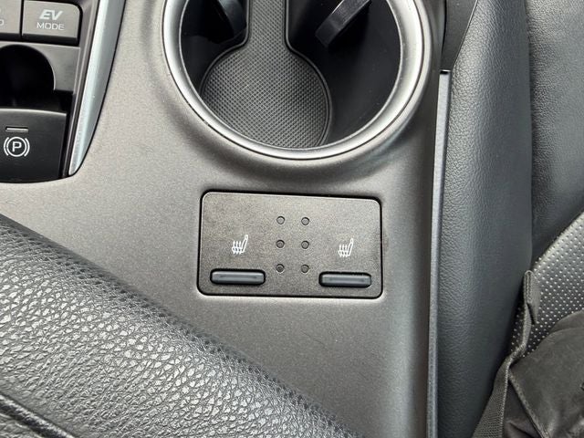 2023 Toyota Camry Hybrid XLE