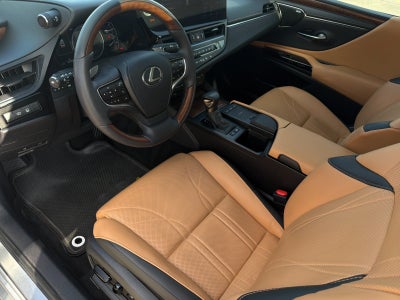 2022 Lexus ES 300 300h Ultra Luxury