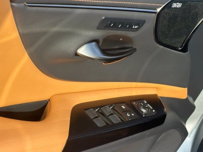 2022 Lexus ES 300 300h Ultra Luxury