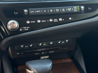 2022 Lexus ES 300 300h Ultra Luxury