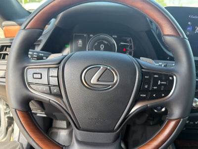 2022 Lexus ES 300 300h Ultra Luxury