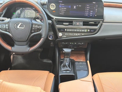 2022 Lexus ES 300 300h Ultra Luxury
