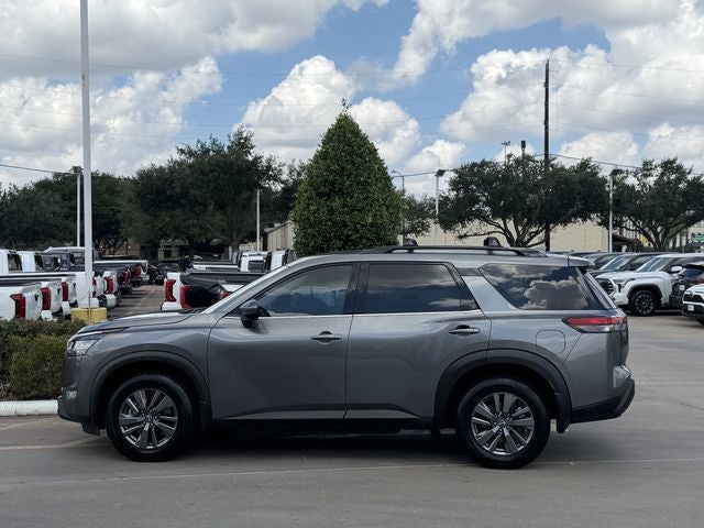 2022 Nissan Pathfinder SV