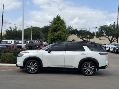 2025 Nissan Pathfinder Platinum