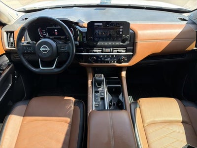 2025 Nissan Pathfinder Platinum