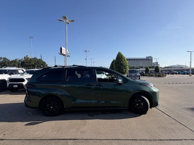 2025 Toyota Sienna Woodland Edition 7 Passenger