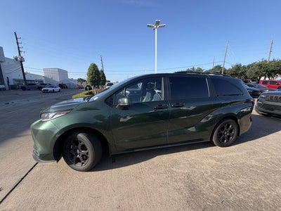 2025 Toyota Sienna Woodland Edition 7 Passenger