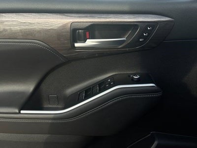 2026 Toyota Highlander Hybrid Platinum