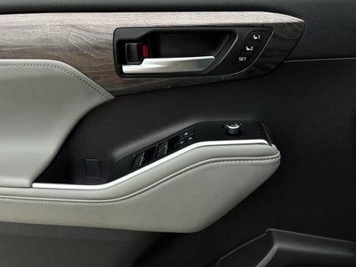 2026 Toyota Highlander Hybrid Platinum