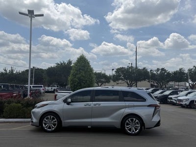 2024 Toyota Sienna Platinum 7 Passenger