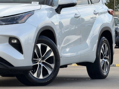 2022 Toyota Highlander Hybrid XLE