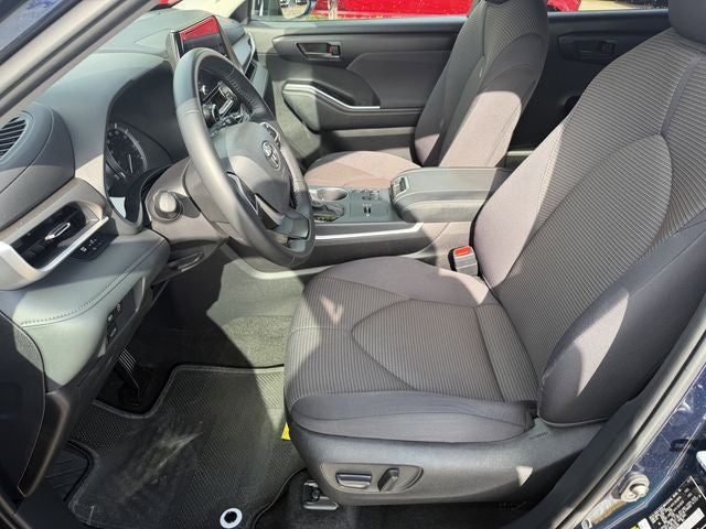 2025 Toyota Highlander LE