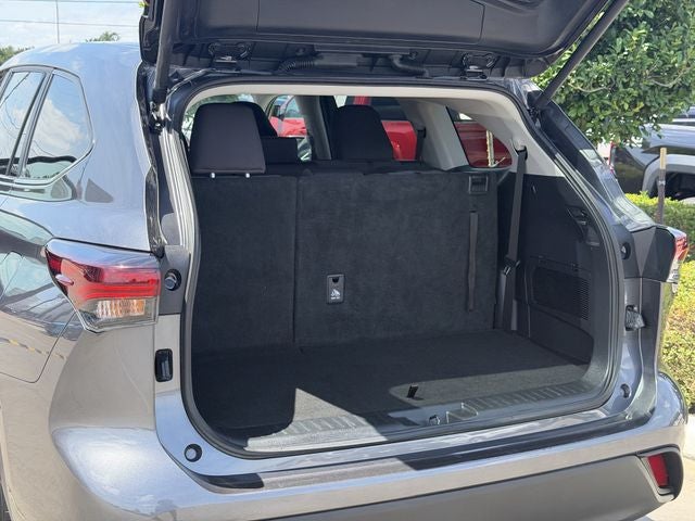 2025 Toyota Highlander LE