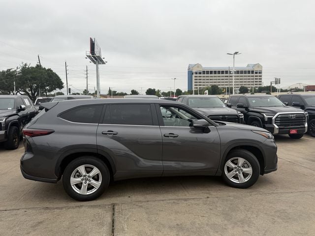 2025 Toyota Highlander LE
