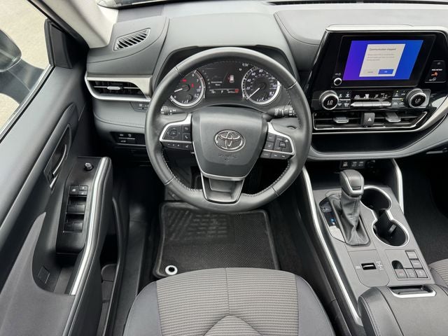 2025 Toyota Highlander LE