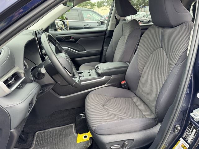 2025 Toyota Highlander LE