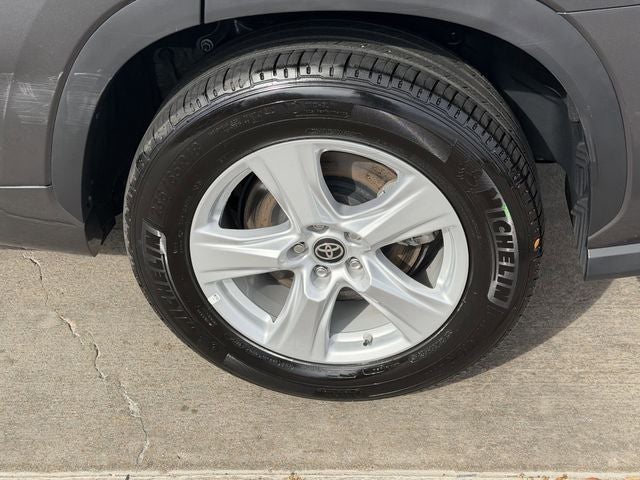 2025 Toyota Highlander LE