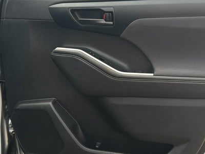 2025 Toyota Highlander LE