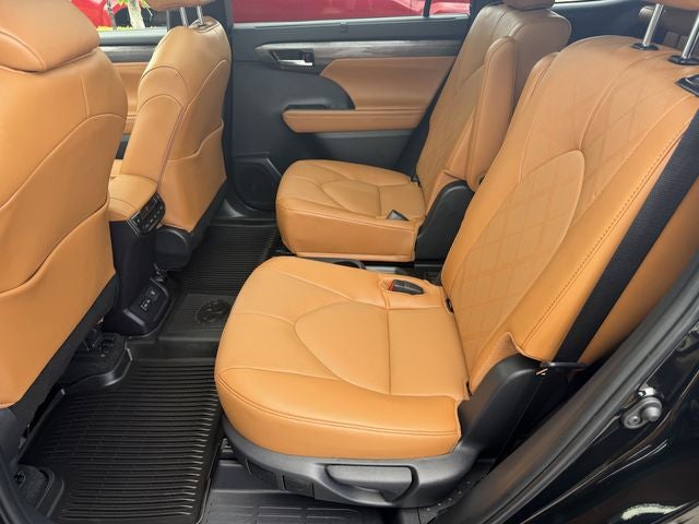 2025 Toyota Highlander Platinum