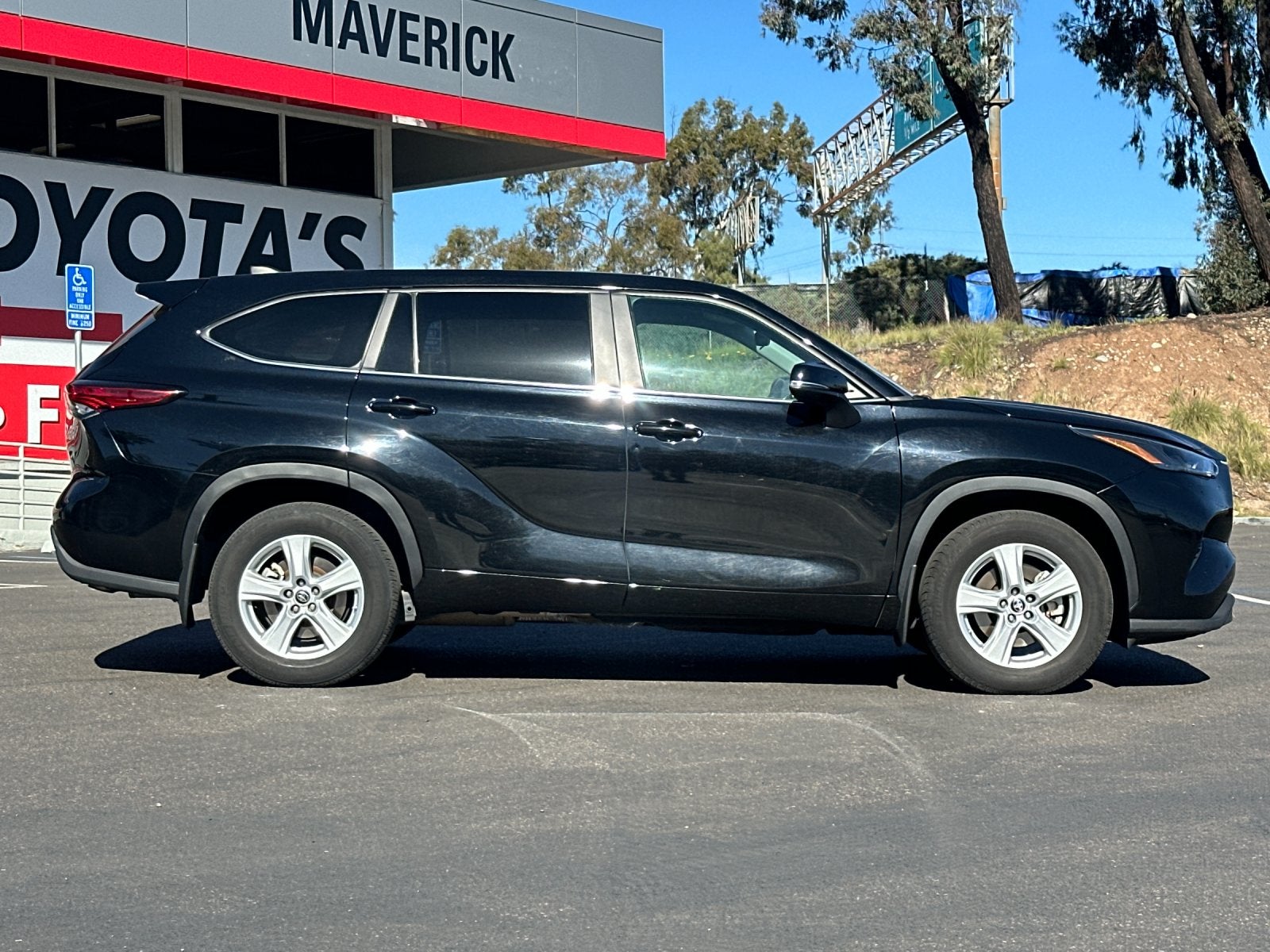 2023 Toyota Highlander LE