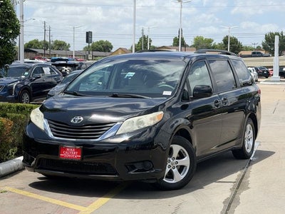 2013 Toyota Sienna LE 8 Passenger