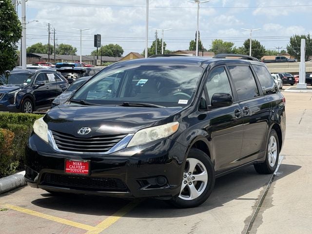 2013 Toyota Sienna LE 8 Passenger