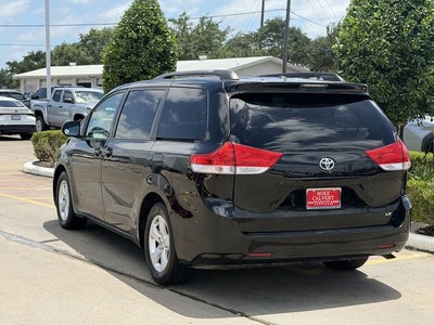 2013 Toyota Sienna LE 8 Passenger