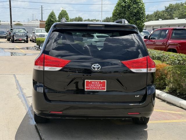 2013 Toyota Sienna LE 8 Passenger