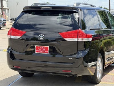 2013 Toyota Sienna LE 8 Passenger