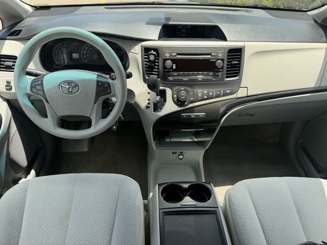 2013 Toyota Sienna LE 8 Passenger