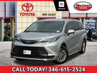 2021 Toyota Sienna LE 8 Passenger