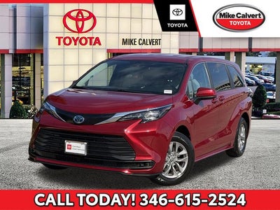 2025 Toyota Sienna LE 8 Passenger