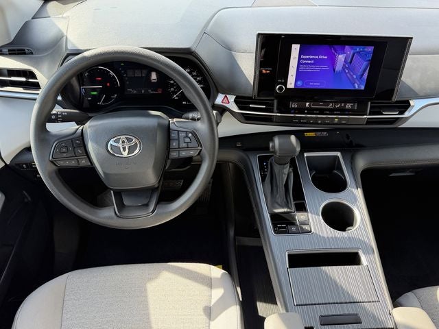 2025 Toyota Sienna LE 8 Passenger