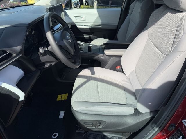 2025 Toyota Sienna LE 8 Passenger
