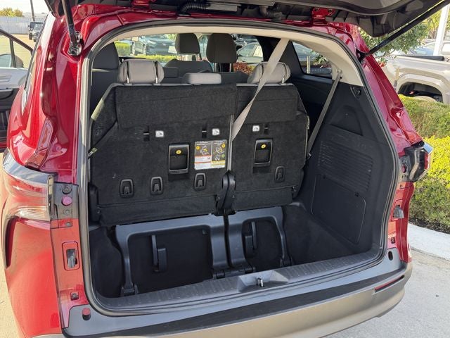 2025 Toyota Sienna LE 8 Passenger