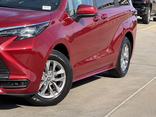 2025 Toyota Sienna LE 8 Passenger