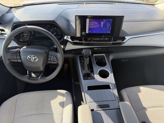 2025 Toyota Sienna LE 8 Passenger