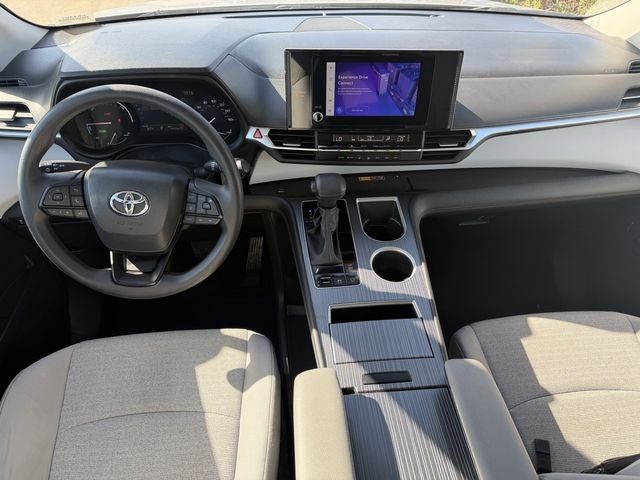 2025 Toyota Sienna LE 8 Passenger