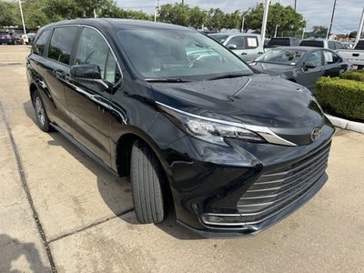 2026 Toyota Sienna LE 8 Passenger