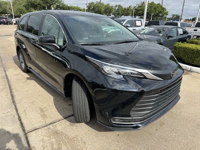 2026 Toyota Sienna LE 8 Passenger
